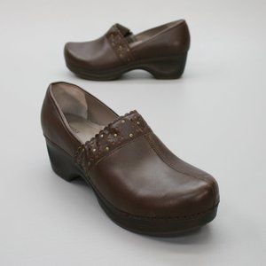 Sanita Ladies 41 (10) Danish Studded Brown Leather Split-toe Slip-on Heels Clogs